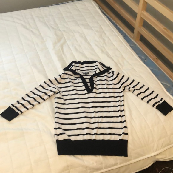 Soft black and white knit- tight fitting sweater - Picture 3 of 4